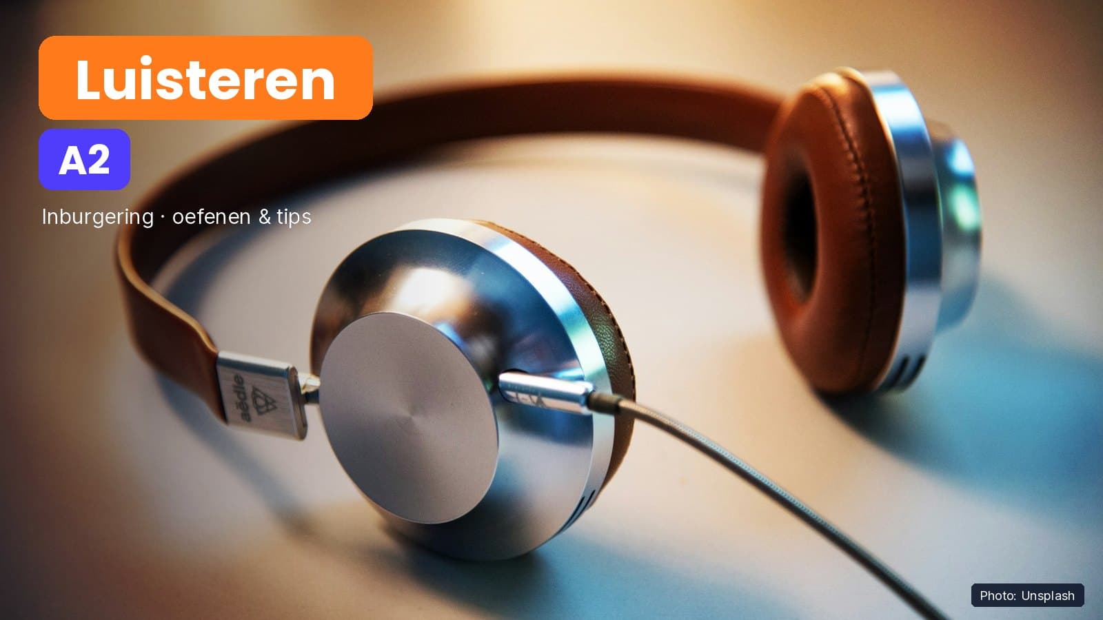 Koptelefoon en laptop klaar voor inburgering Luisteren A2 oefenen
